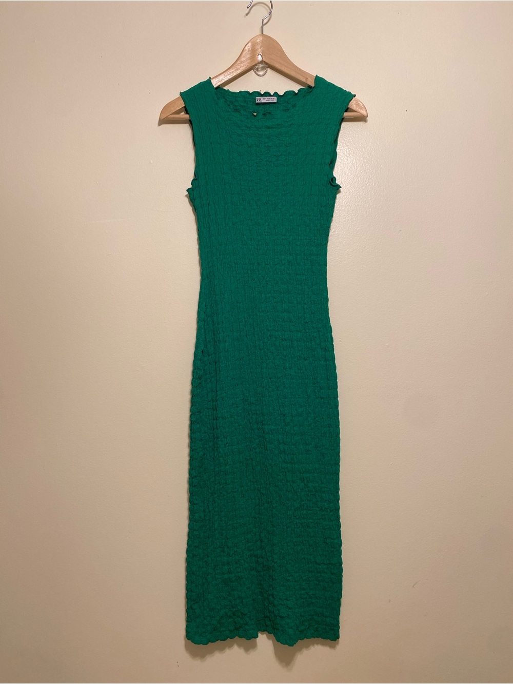 Zara Sleeveless Green Textured Midi Dress. Size S . Style 3644/309/500